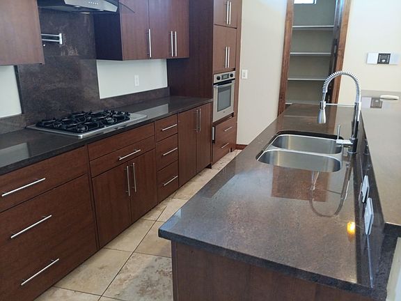 5th image of 915 Edith Blvd NE Unit C