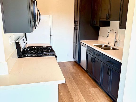 3rd image of 11306-08 Pearl St #205