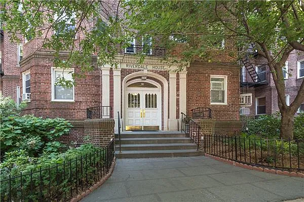 Sold by Exclusive Properties Sotheby's International Realty | media 12