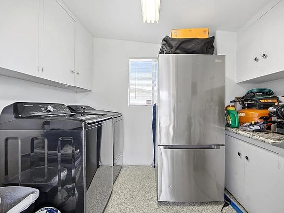 3rd image of 10341 Bellmont Ave