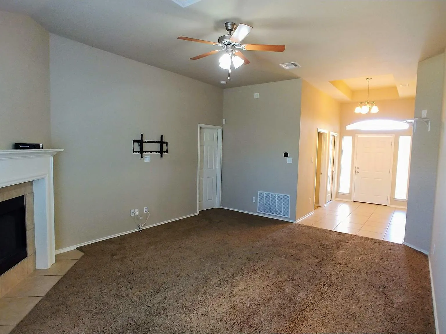 3 bed, 1296 sqft, $1,600 — Photo 4