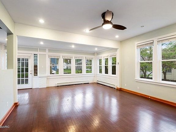 2nd image of 907 Michigan Ave