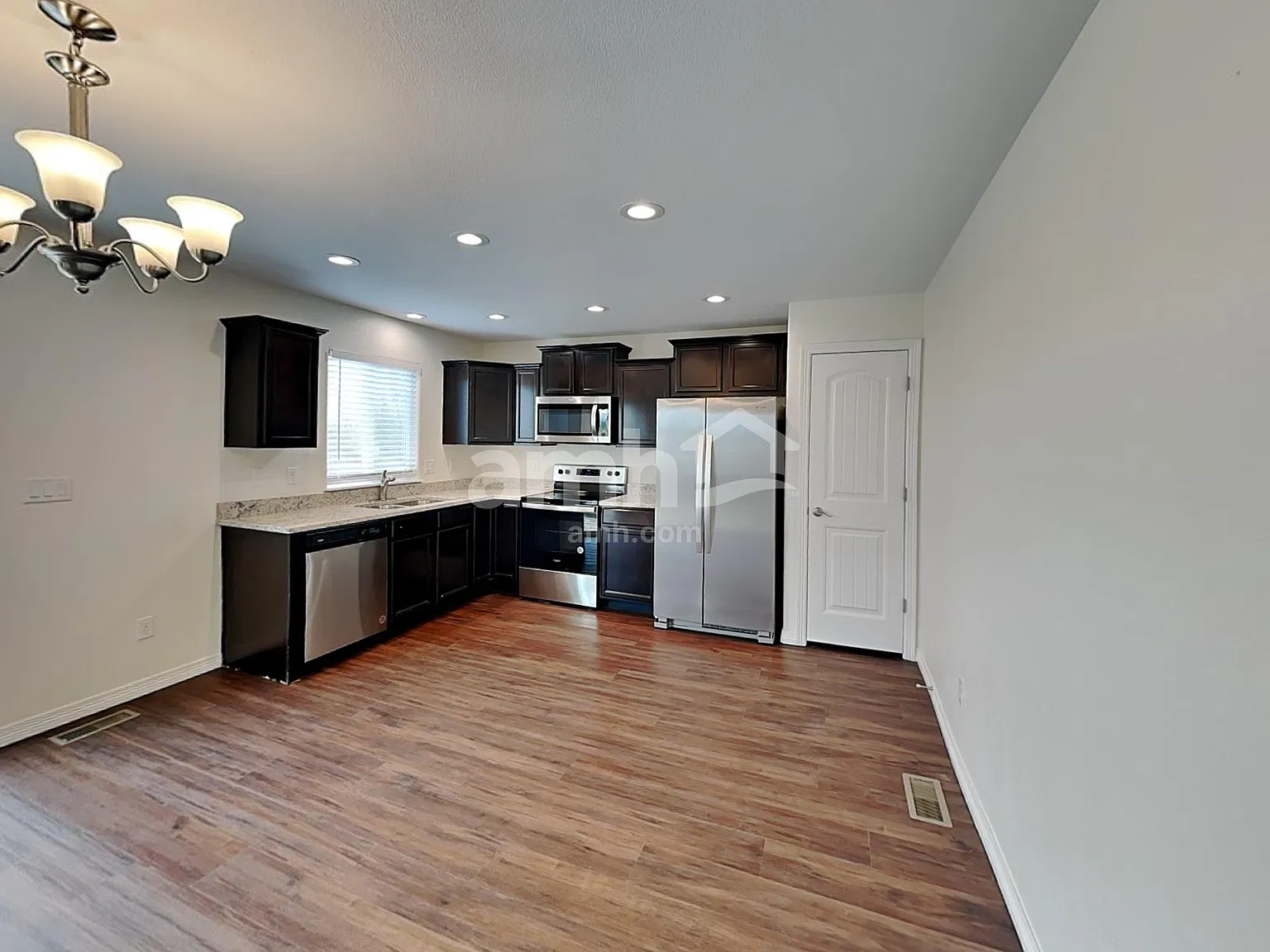 4 bed, 2.5 bath, 1748 sqft, $2,530 — Photo 3