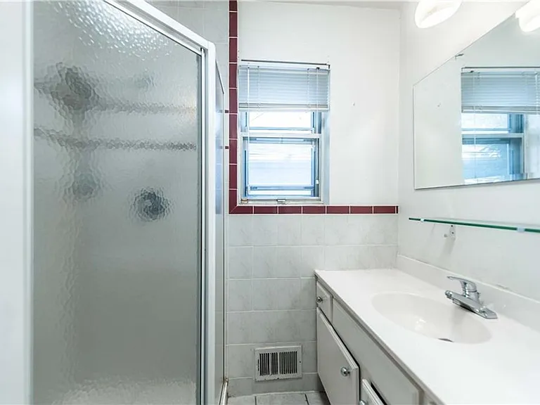 7521 Brentcove Cir — Photo 15