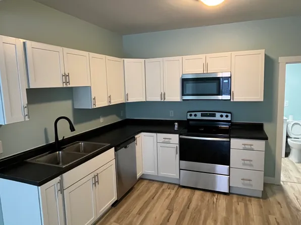 201 7th Ave #4, Shell Lake, WI 54871