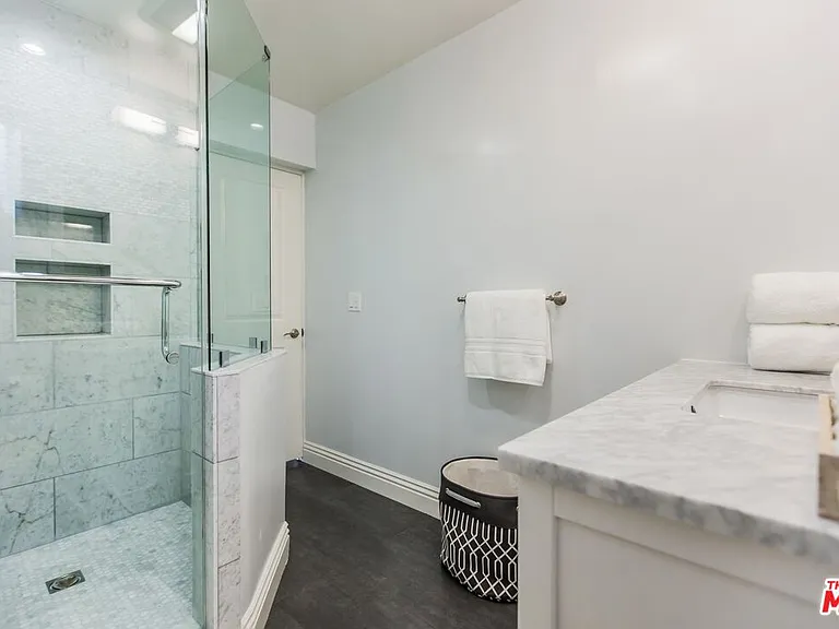 4407 Irvine Ave — Photo 10