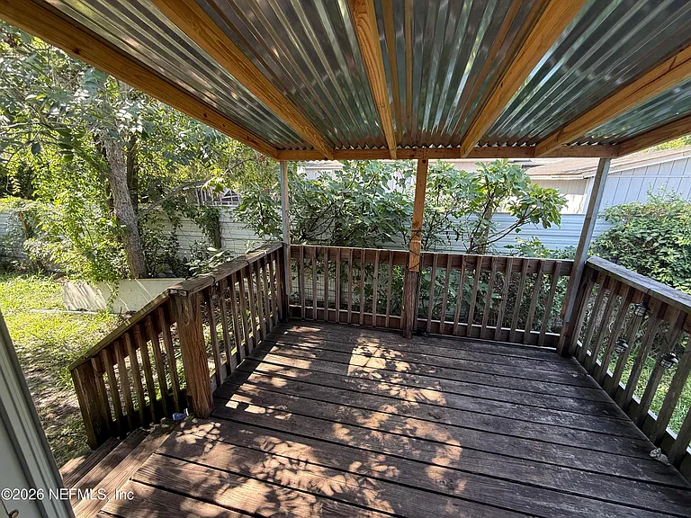 7922 Hastings St — Photo 14