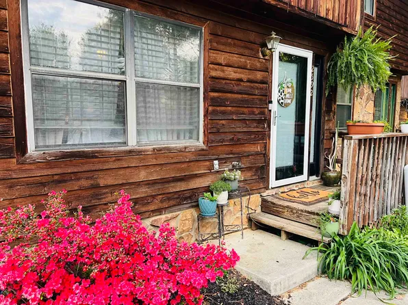 2592 Townhouse Dr SE, Christiansburg, VA 24073