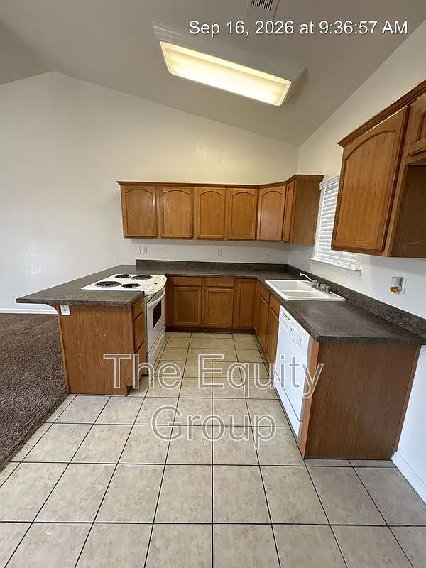 2 bed, 2.0 bath, 900 sqft, $1,575 — Photo 4