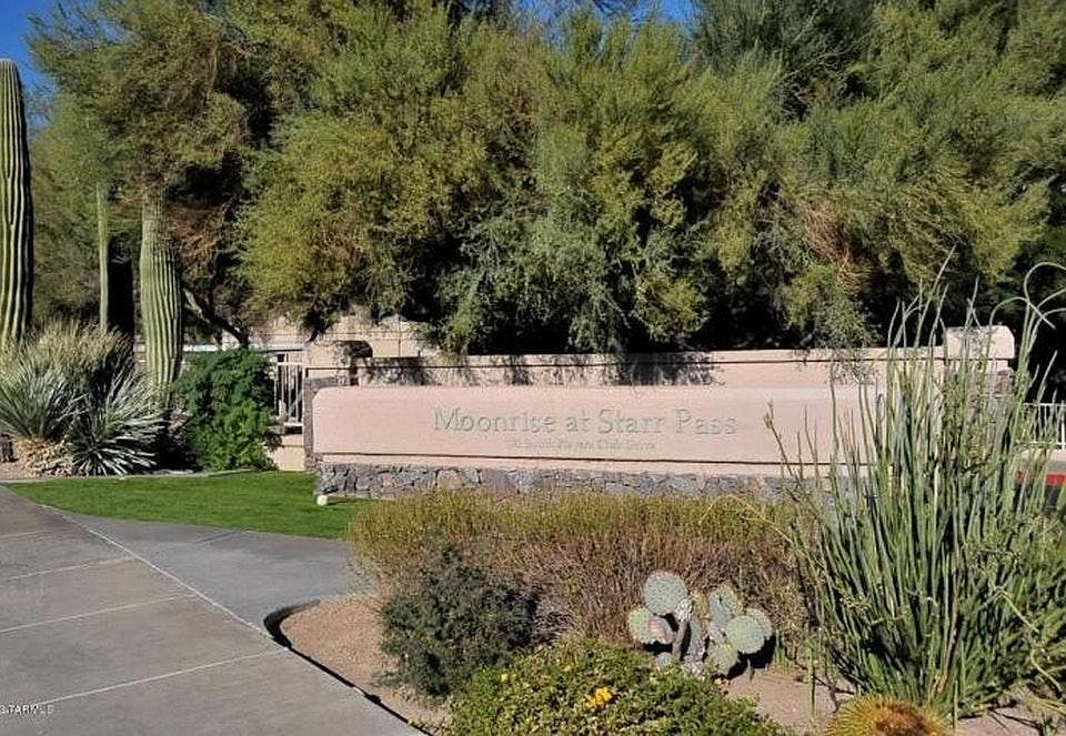 Community Entrance in Starr Pass
