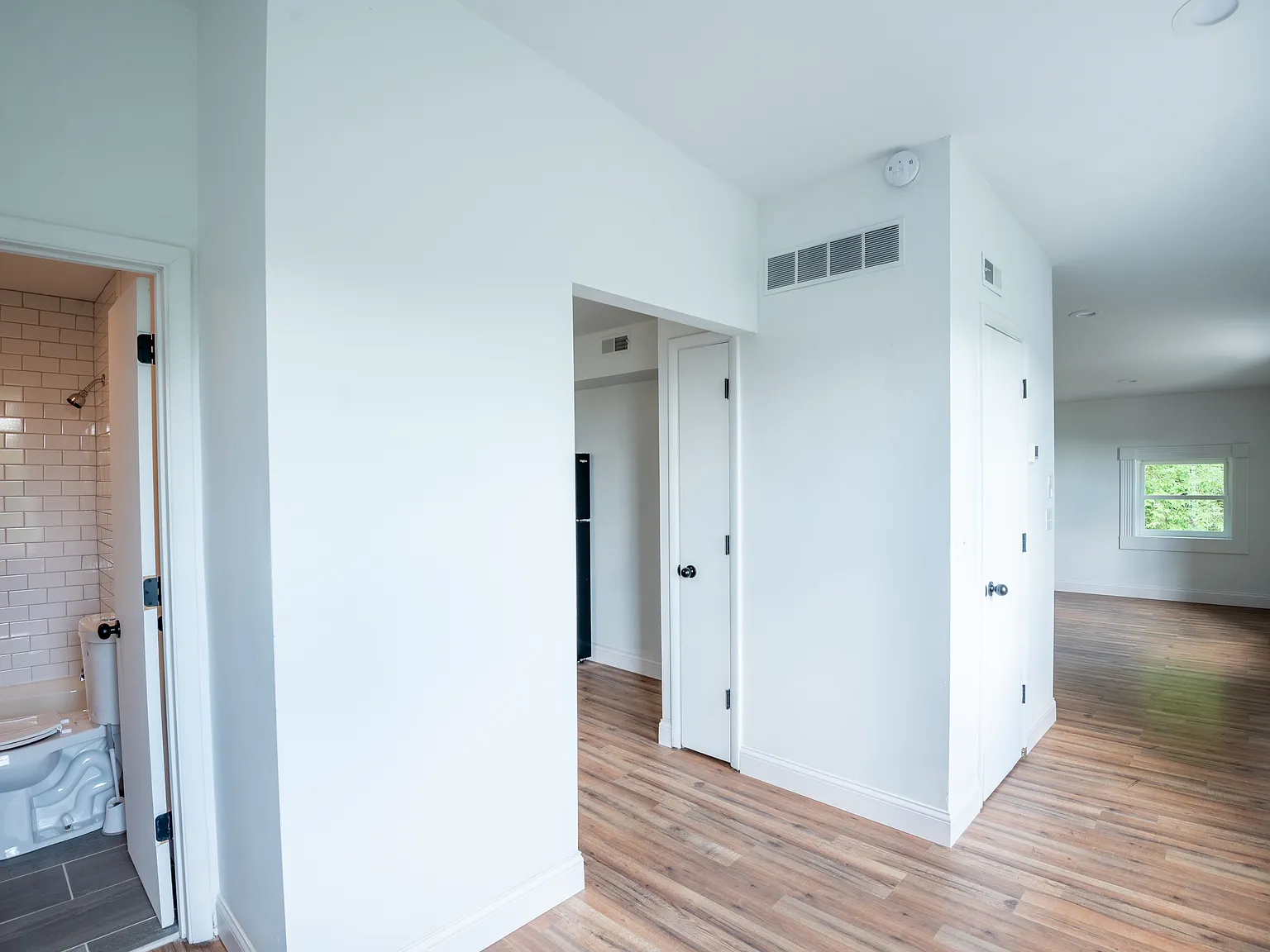 Studio, 800 sqft, $1,000 — Photo 3