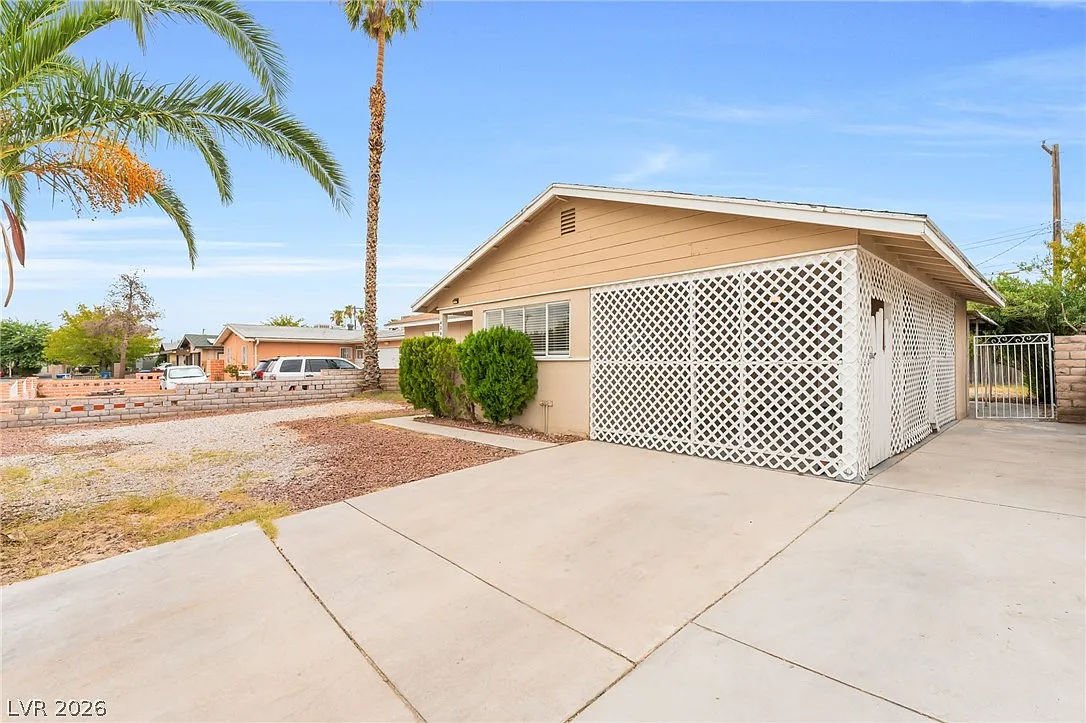 4 bed, 3.0 bath, 1484 sqft, $2,295 — Photo 4