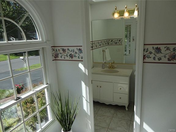 4th image of 7534 Glencrest Ave