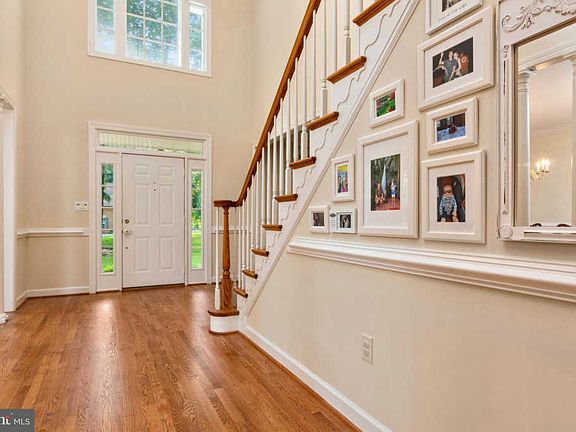 4th image of 2414 Fox Creek Ln
