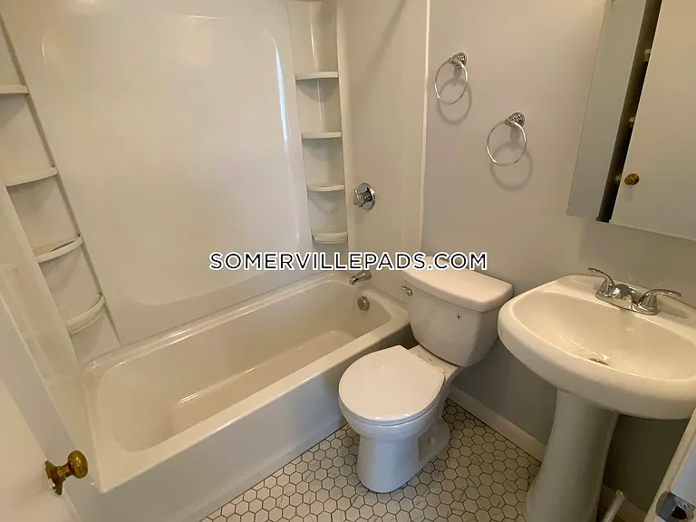 146 Highland Ave #1R — Photo 18