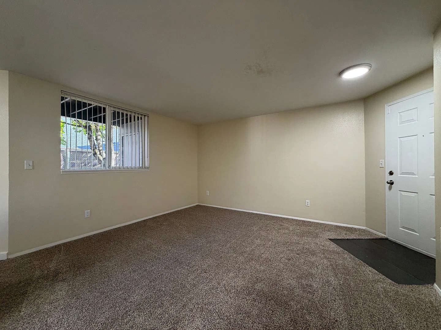 0174-06PP Lindsey Anne Apartments — Photo 4