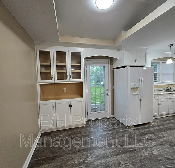 635 N Andover Rd — Photo 7