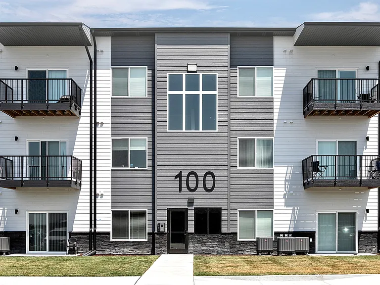 Cross Creek Apartments — Photo 43
