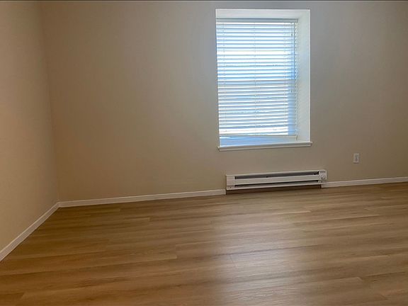 3rd image of 596 La Conner Dr APT 6