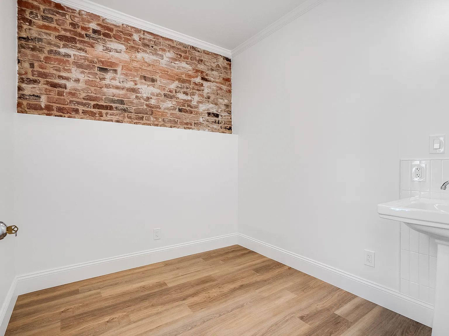 673 Broadway — Photo 3