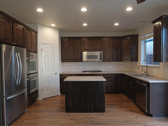 Modern and pleasing kitchen