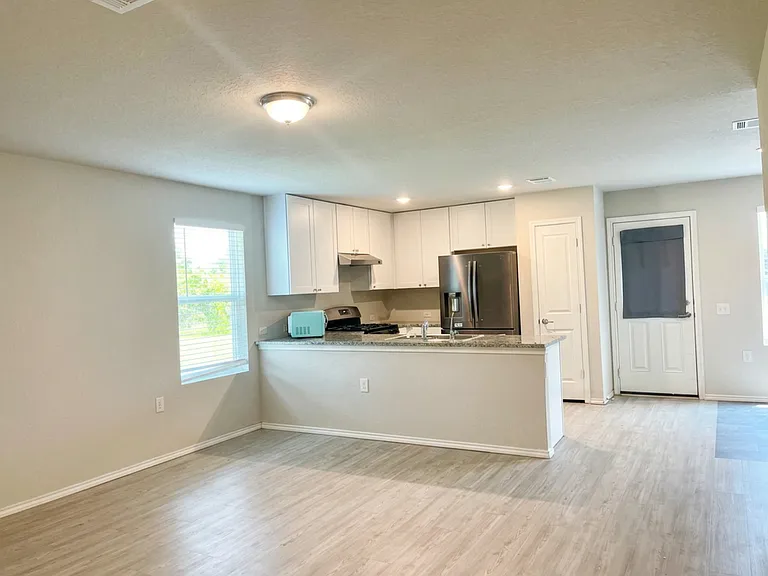 914 Albatross Way — Photo 5