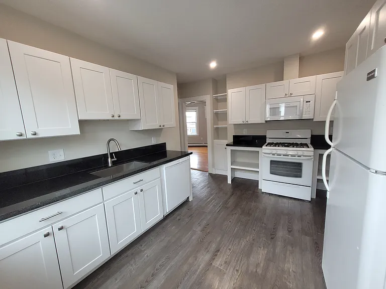 83 Saxton St #3 — Photo 1