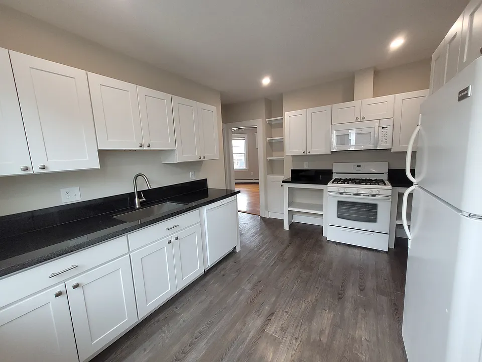 83 Saxton St #3
