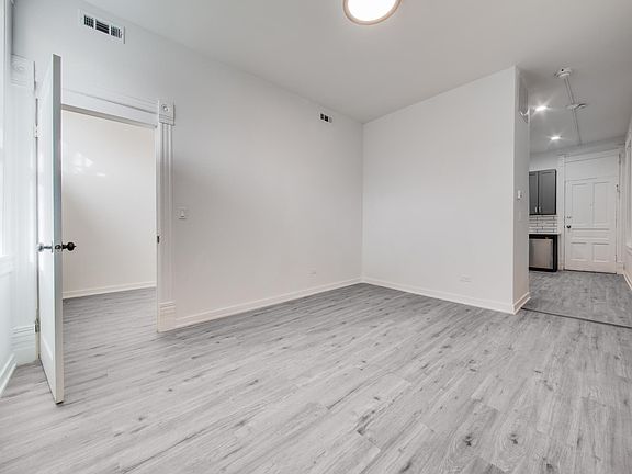 2nd image of 1923 W Summerdale Ave #2F