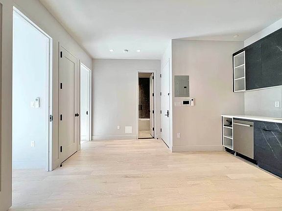 4th image of 193 Greenpoint Ave #3R