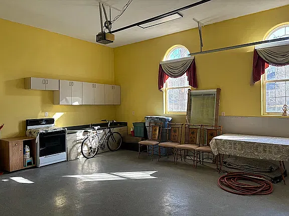 6 bed, 5500 sqft, $4,000 — Photo 3