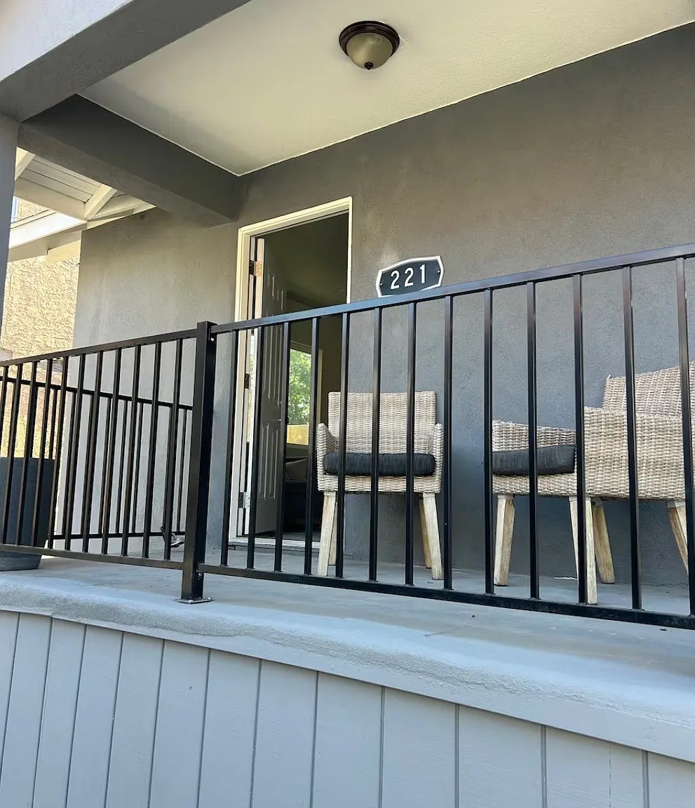3 bed, 800 sqft, $2,950 — Photo 1