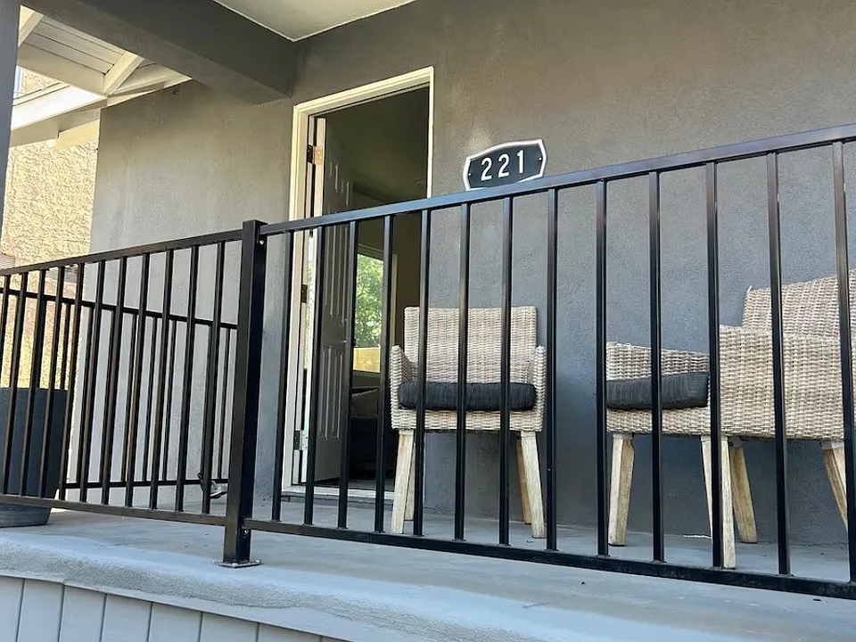 221 Lake Shore Ter #221