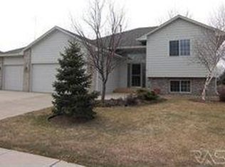 5601 S Chuck Dr, Sioux Falls, SD 57108