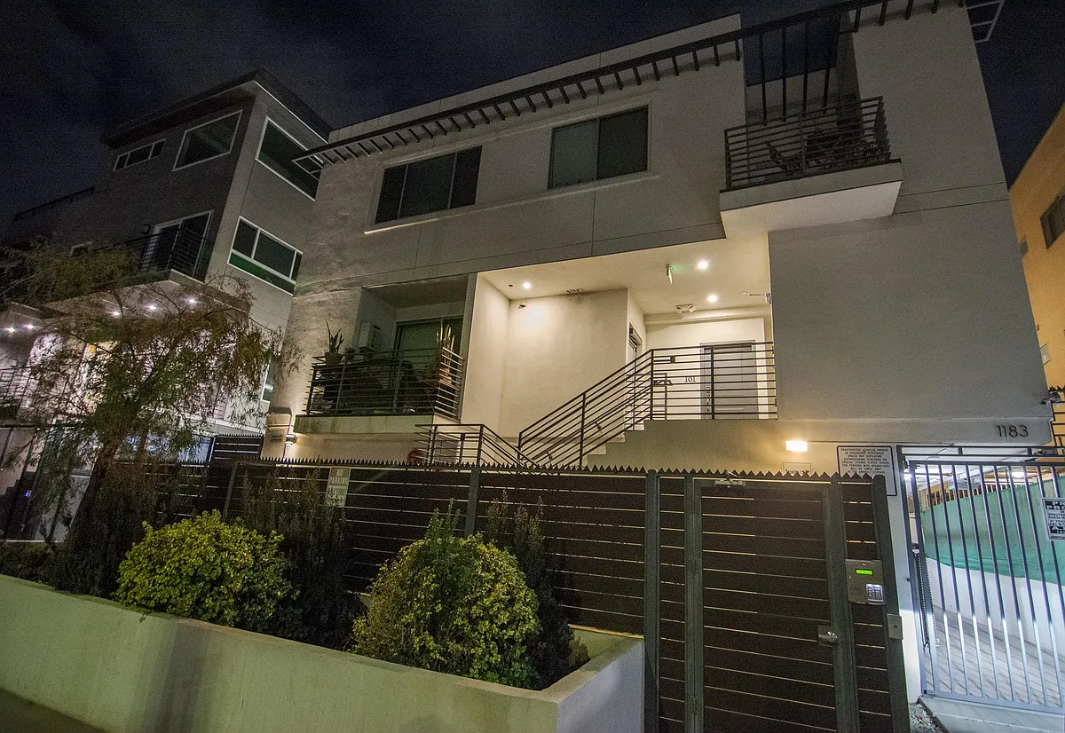 Building Photo - 1183 Crenshaw Blvd #102