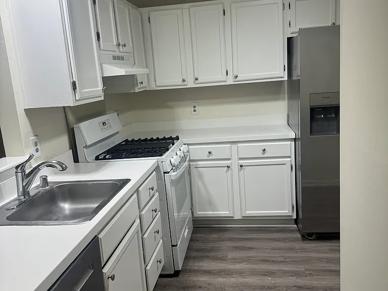 604 Stonebridge Blvd — Photo 2