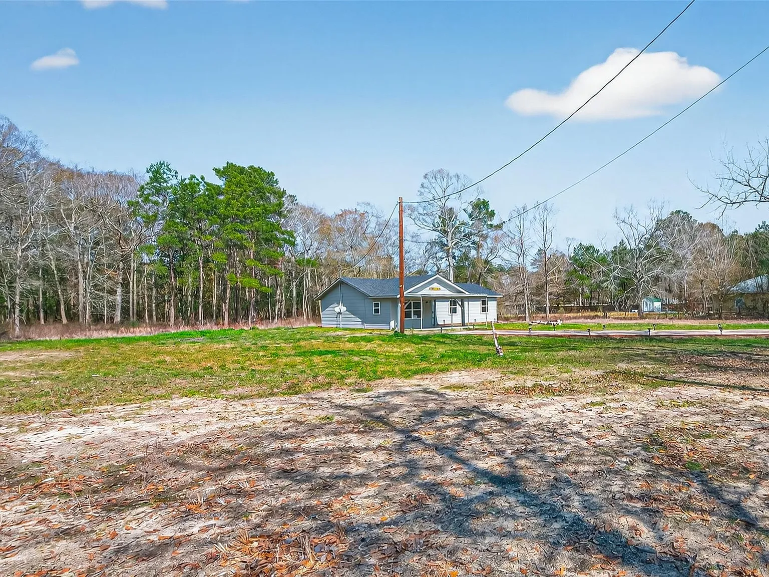 3 bed, 2.0 bath, 1166 sqft, $1,600 — Photo 2