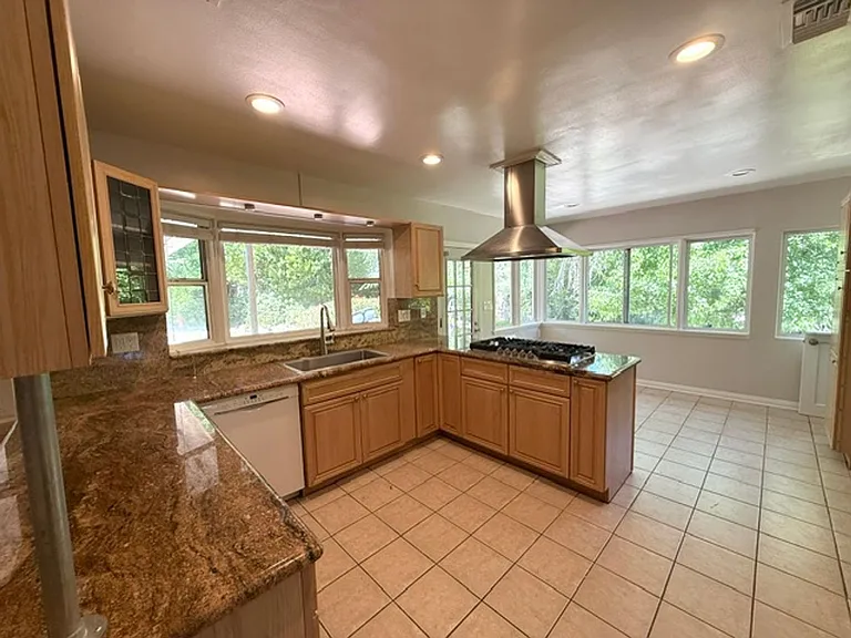 4907 Ocean View Blvd — Photo 7