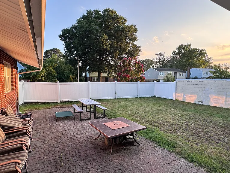 9501 Beaumont St — Photo 9
