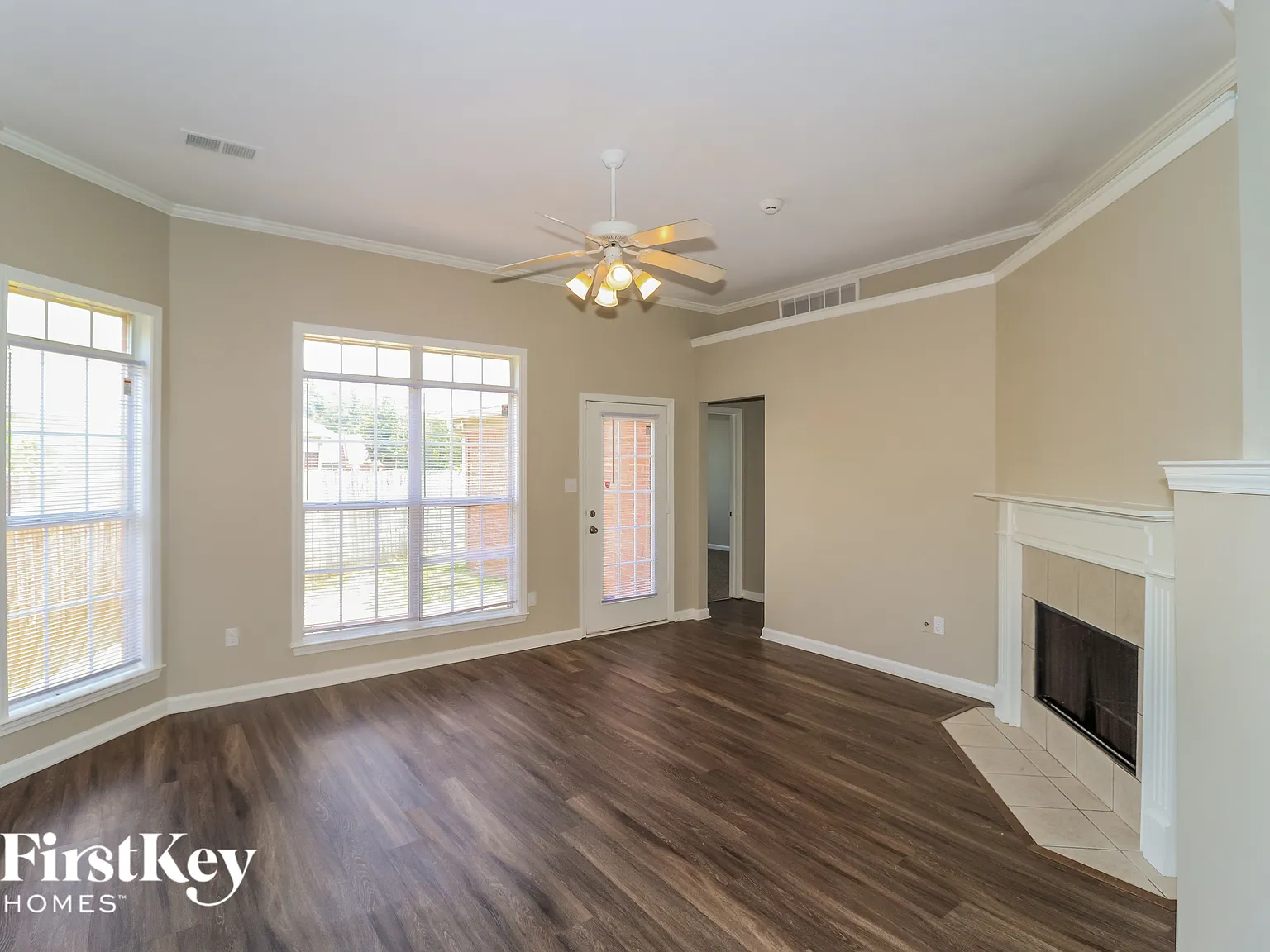 3 bed, 2.5 bath, 1680 sqft, $1,870 — Photo 3