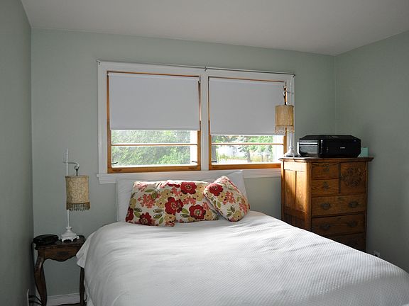 Bedroom 1 with Queen bed