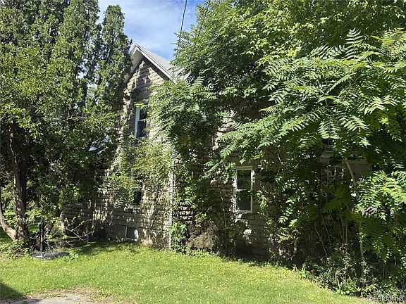 3rd image of 215 Mineral St