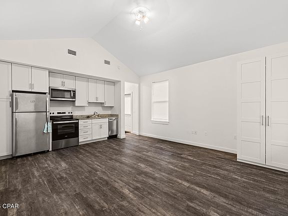 5th image of 902 Wilson Ave