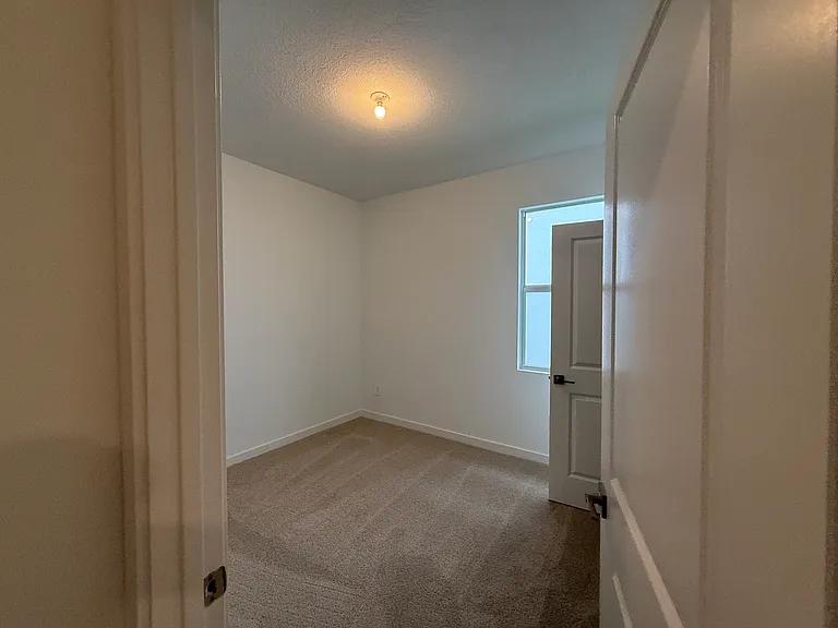 1872 NW 6th Ct — Photo 4