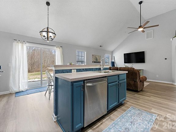 5th image of 126 Gilcrest Ln