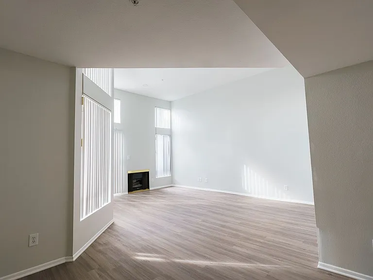 315 Virgil — Photo 13