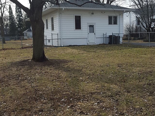 2nd image of 560 W Main St