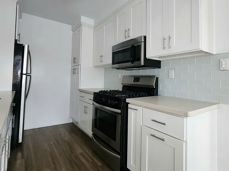 1433 S Saltair Ave #8 — Photo 7