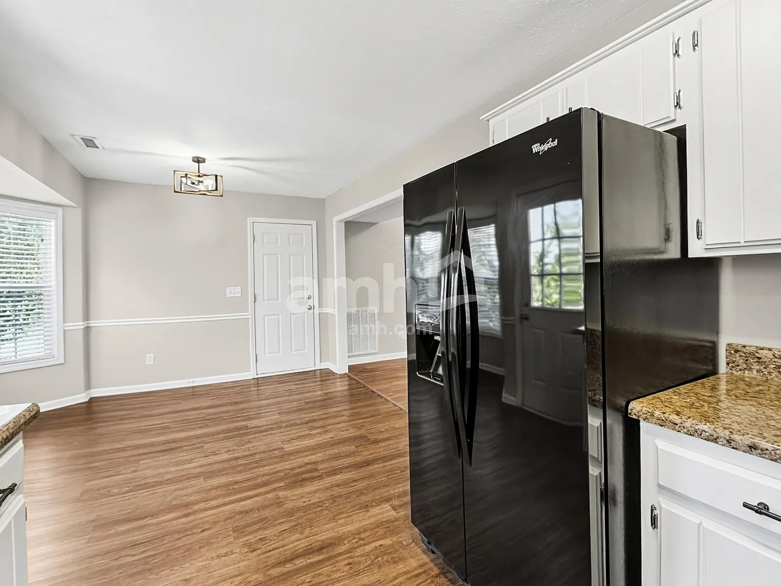 3 bed, 2.0 bath, 1664 sqft, $2,180 — Photo 4