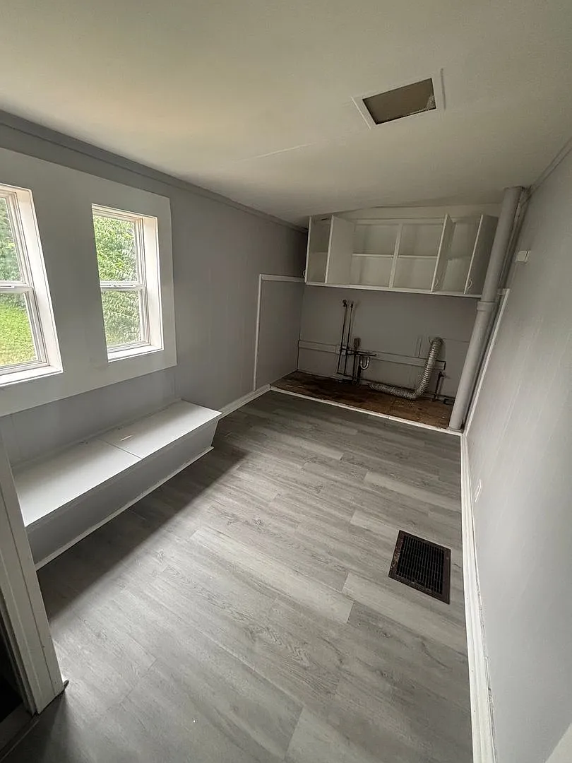 2bd Single Cash Pay/Section 8 — Photo 4